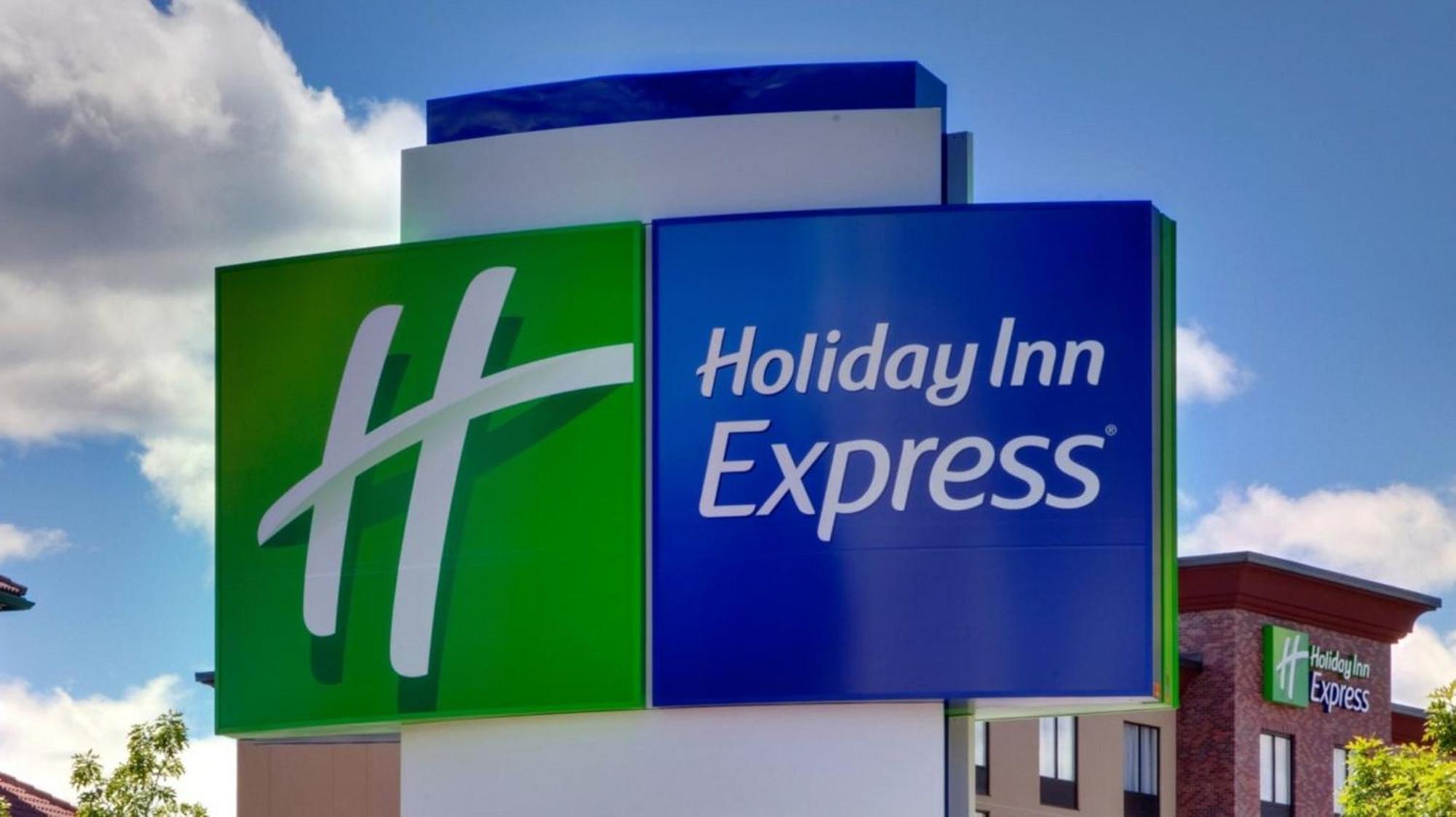 Holiday Inn Express Redding North By Ihg Exterior photo